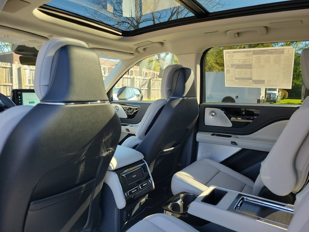 New 2027 Lincoln Aviator Reserve AWD/4WD image 16