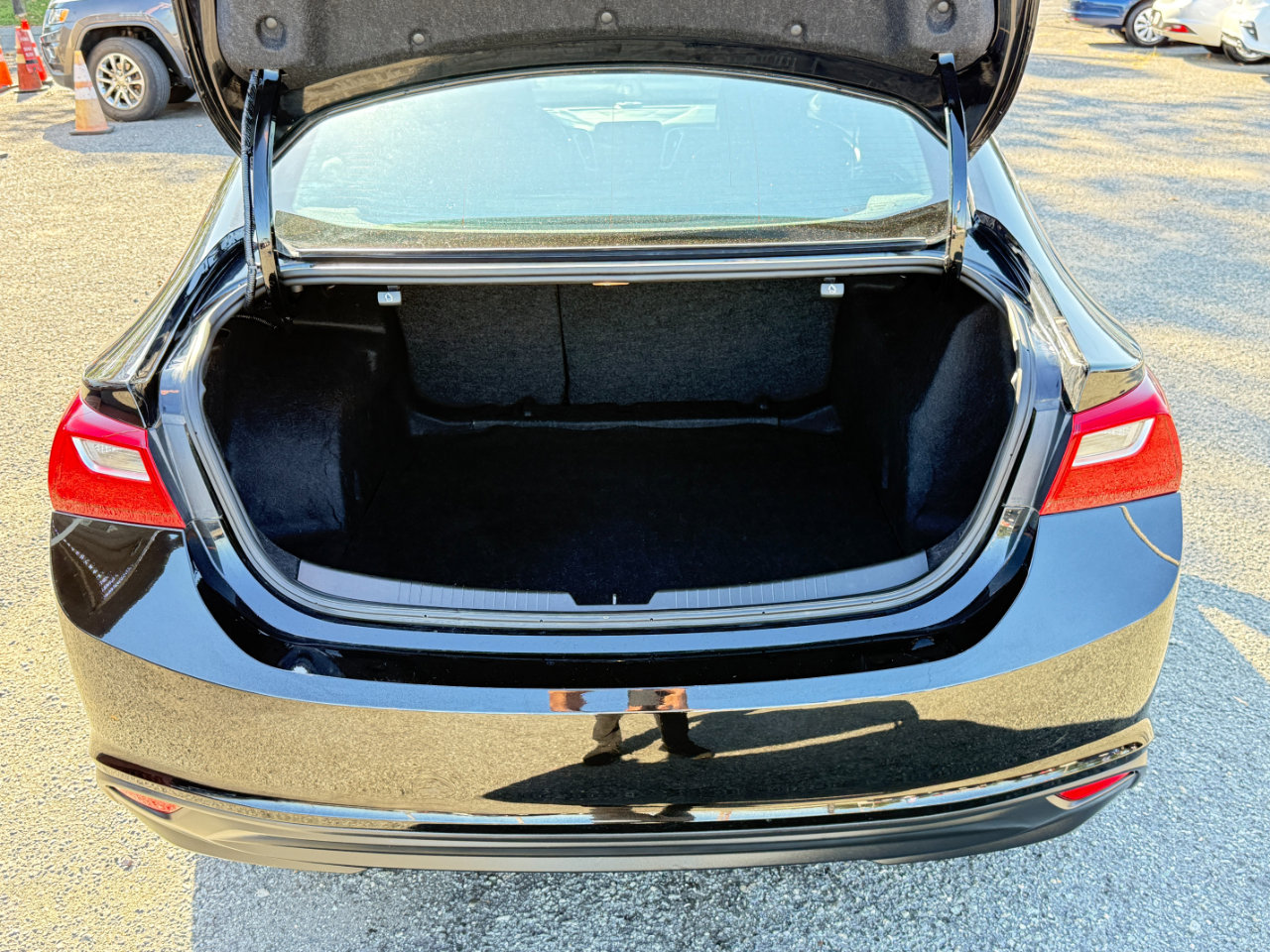 Used 2023 Chevrolet Malibu LT image 32