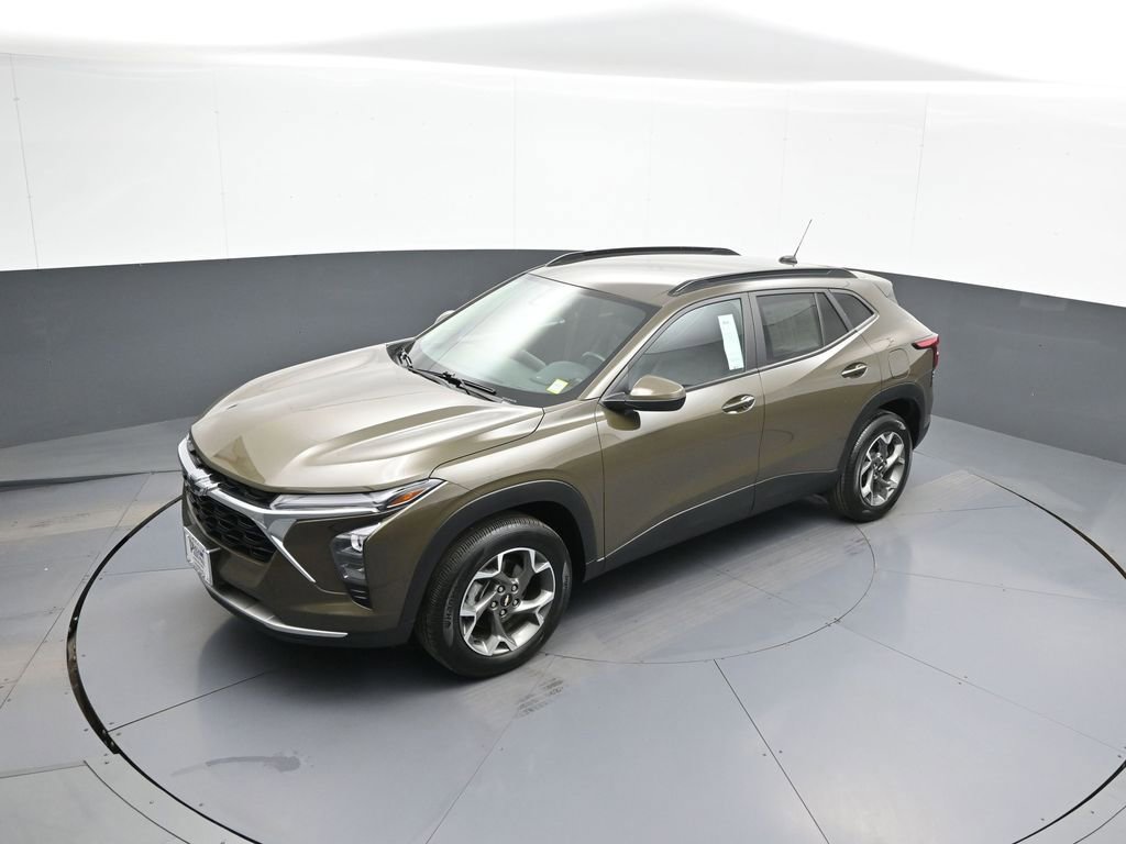 Used 2024 Chevrolet Trax LT w/ Driver Confidence Package image 32