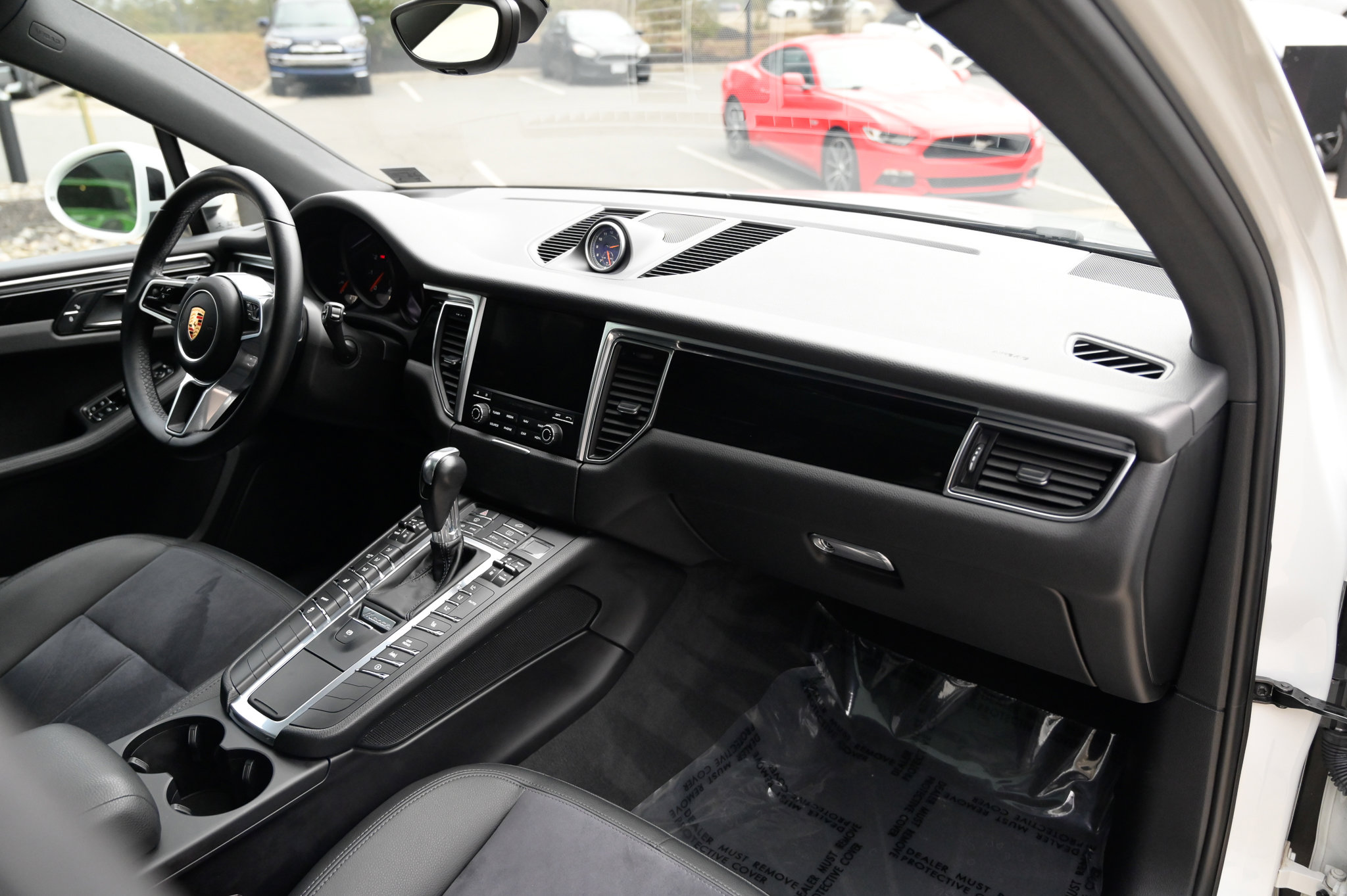 Used 2018 Porsche Macan AWD/4WD image 53