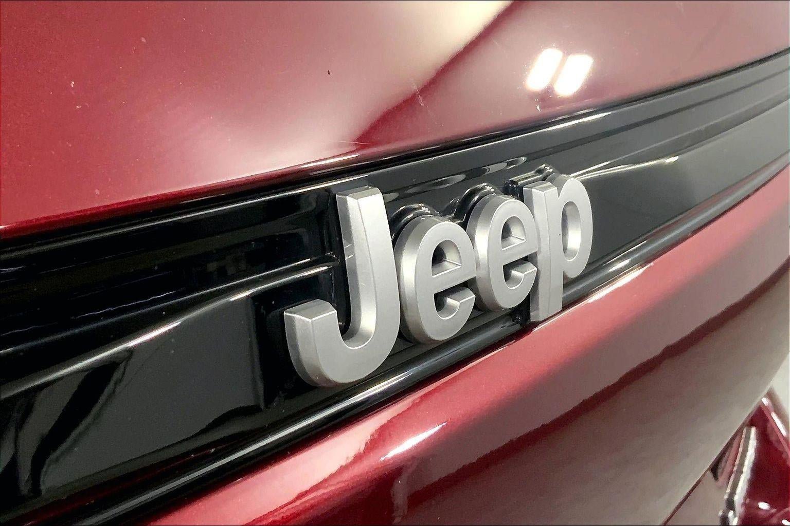 Used 2025 Jeep Grand Cherokee Limited AWD/4WD image 29