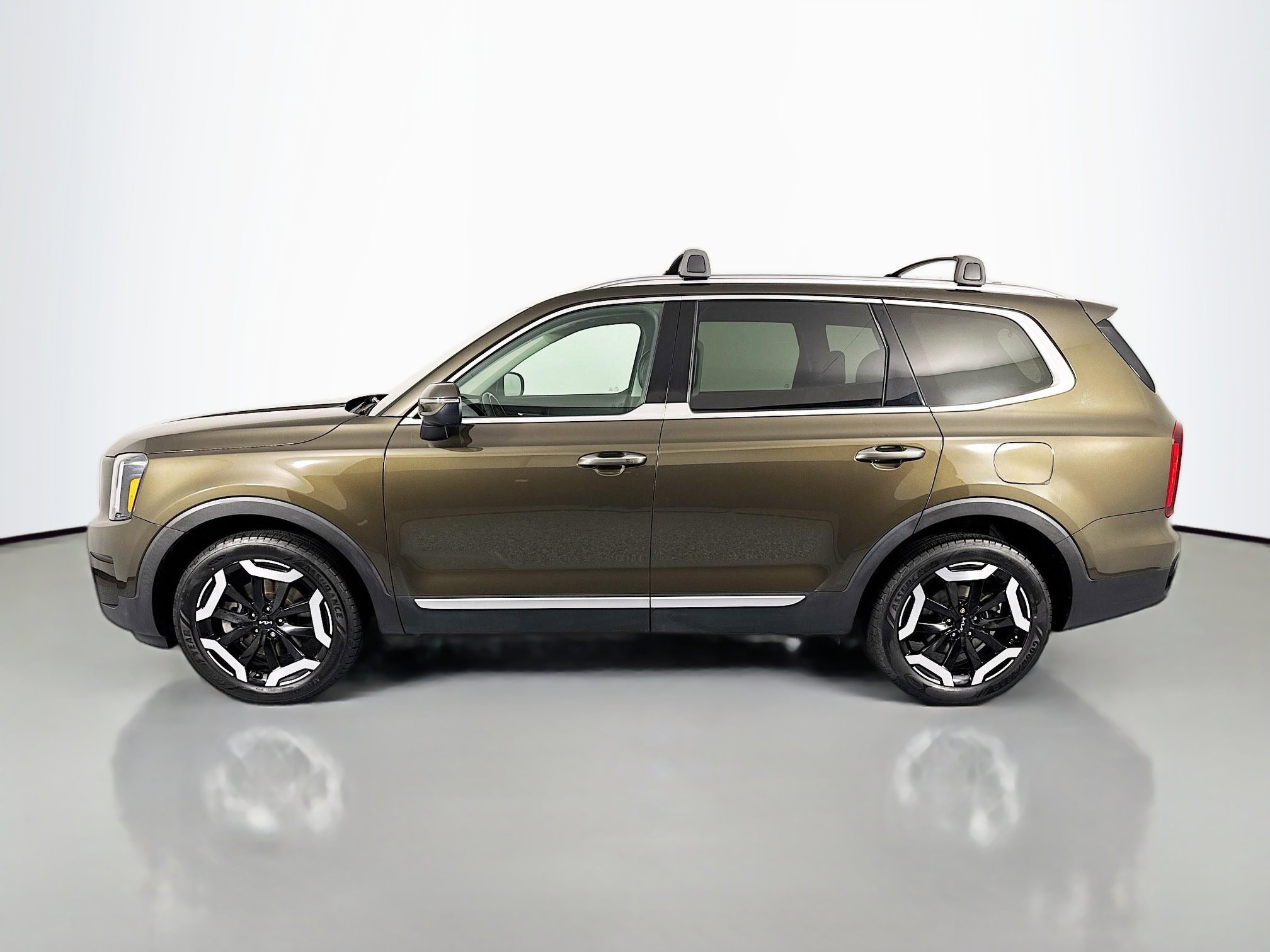 Used 2023 Kia Telluride S FWD image 8
