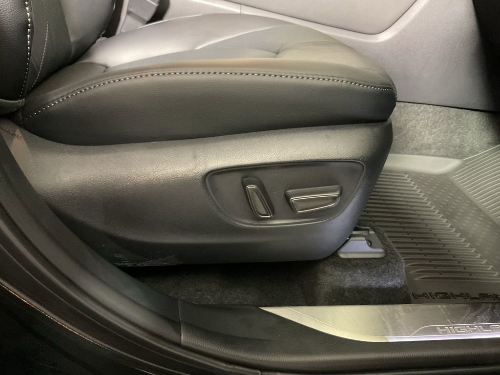 New 2026 Toyota Highlander Platinum image 37