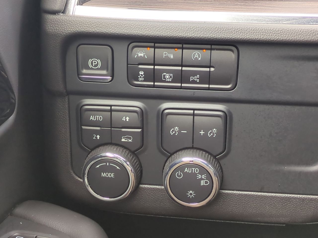 Certified 2025 Chevrolet Tahoe LT AWD/4WD image 18