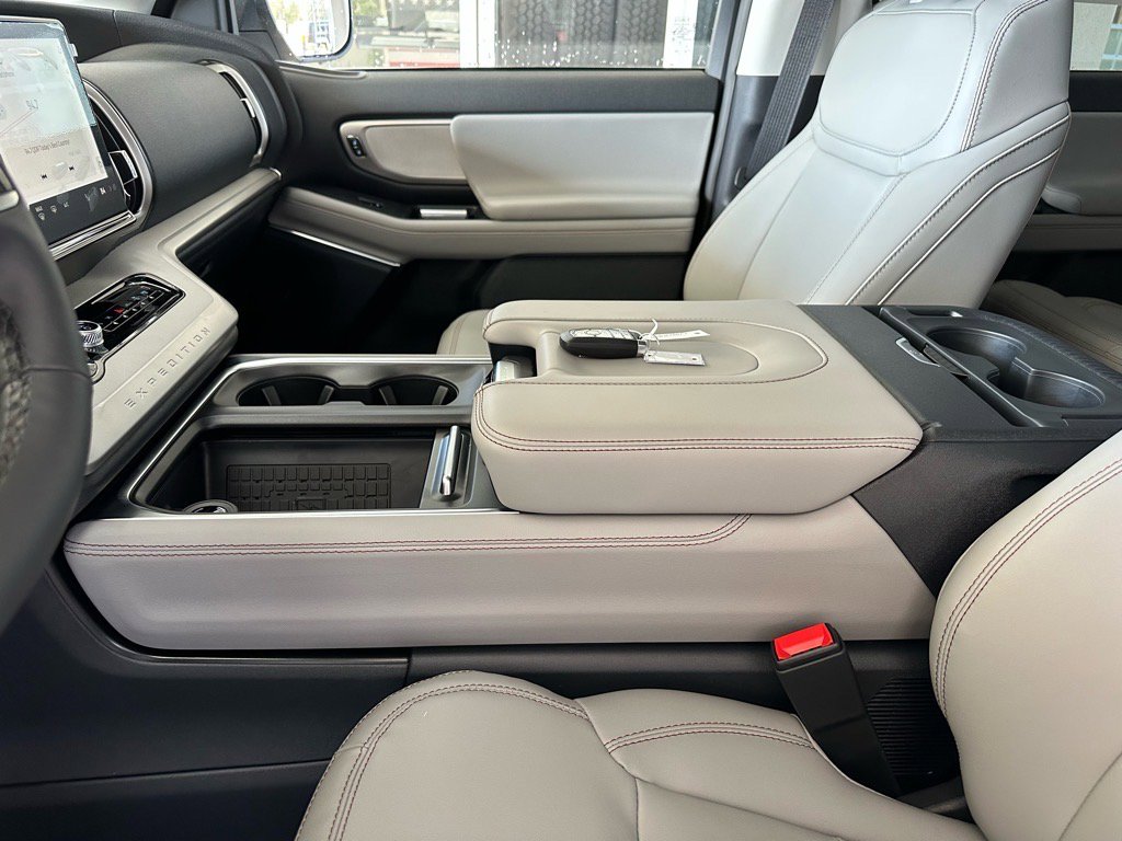New 2025 Ford Expedition Active image 20