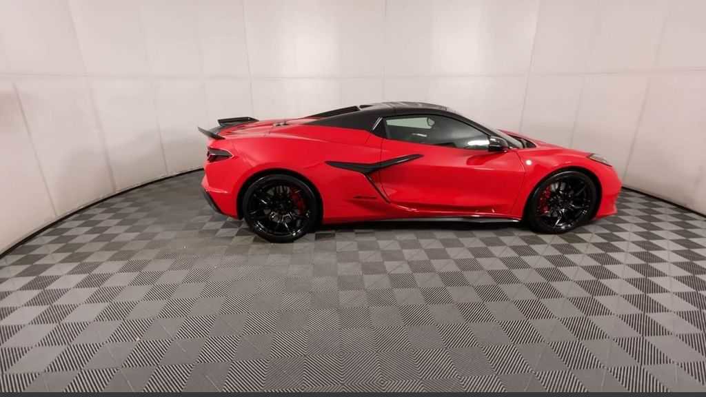 New 2025 Chevrolet Corvette Z06 image 17
