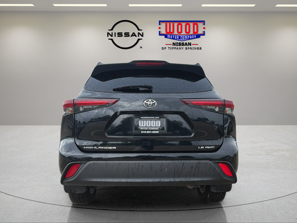 Used 2024 Toyota Highlander LE AWD/4WD image 3
