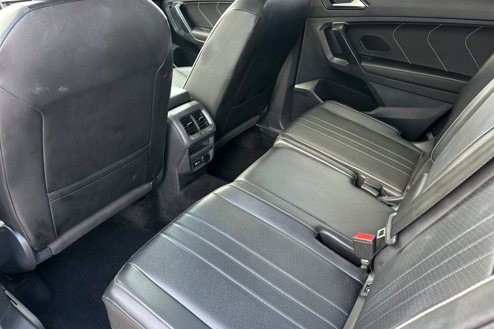 Used 2024 Volkswagen Tiguan SE FWD image 12