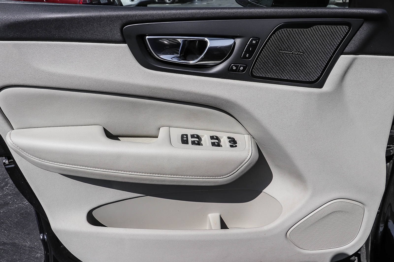 Used 2023 Volvo XC60 B5 Ultimate w/ Climate Package FWD image 22