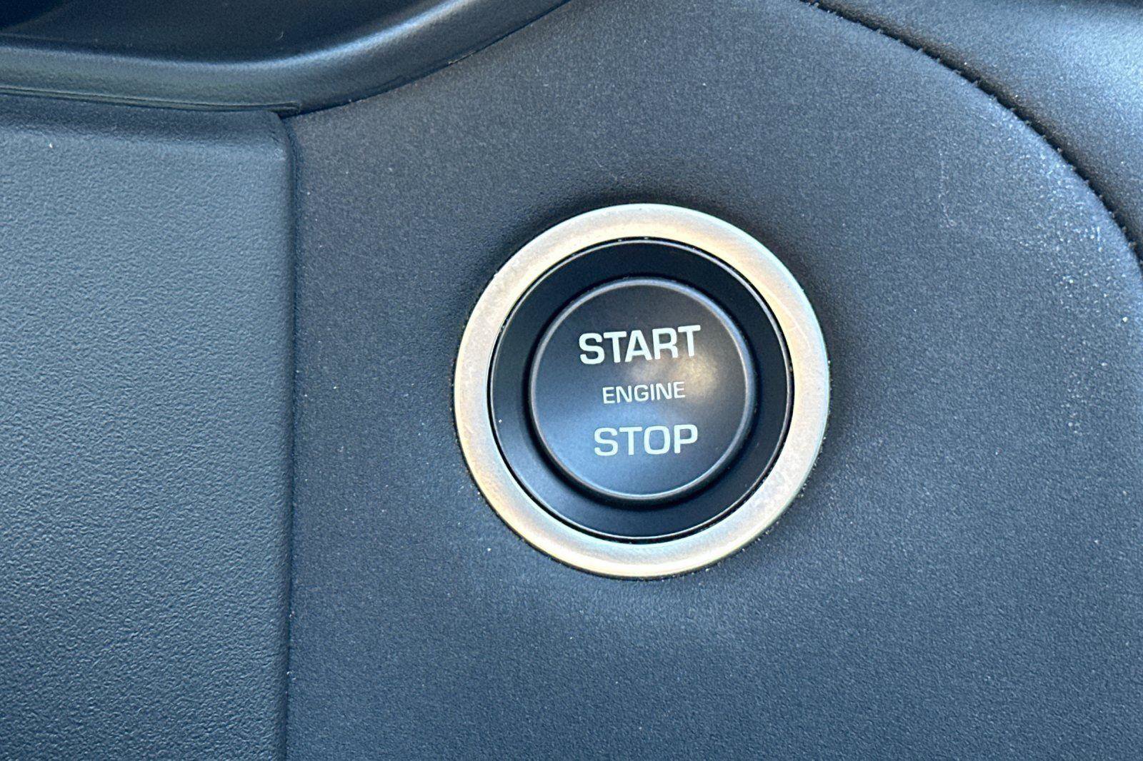 Used 2025 Land Rover Range Rover Velar Dynamic SE image 21