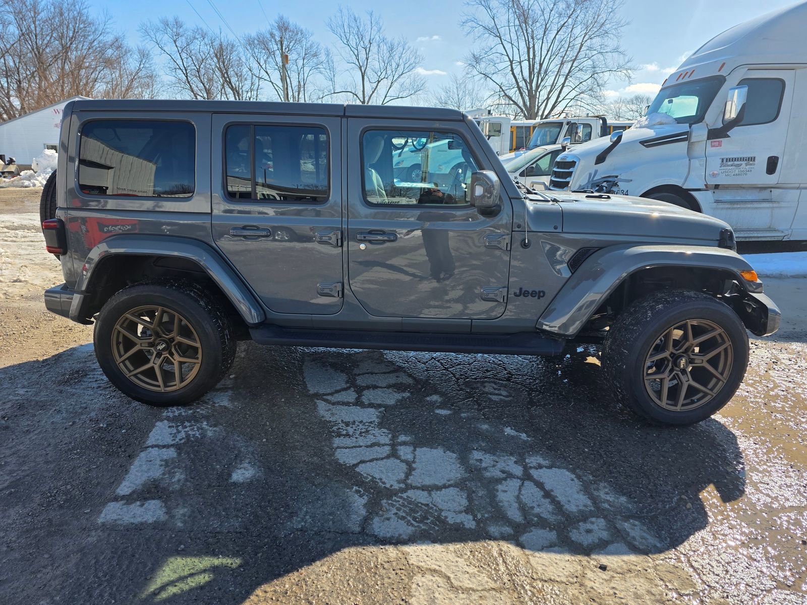 Used 2022 Jeep Wrangler Unlimited Sahara image 4
