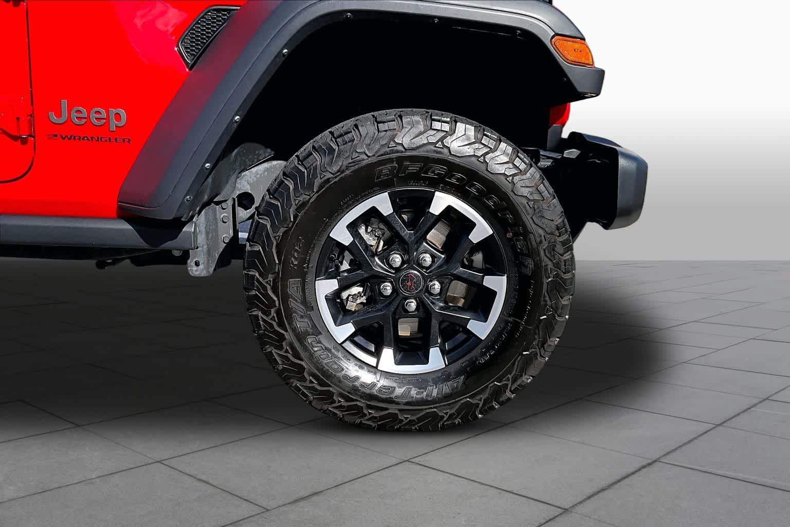 Used 2025 Jeep Wrangler Unlimited Rubicon AWD/4WD image 11