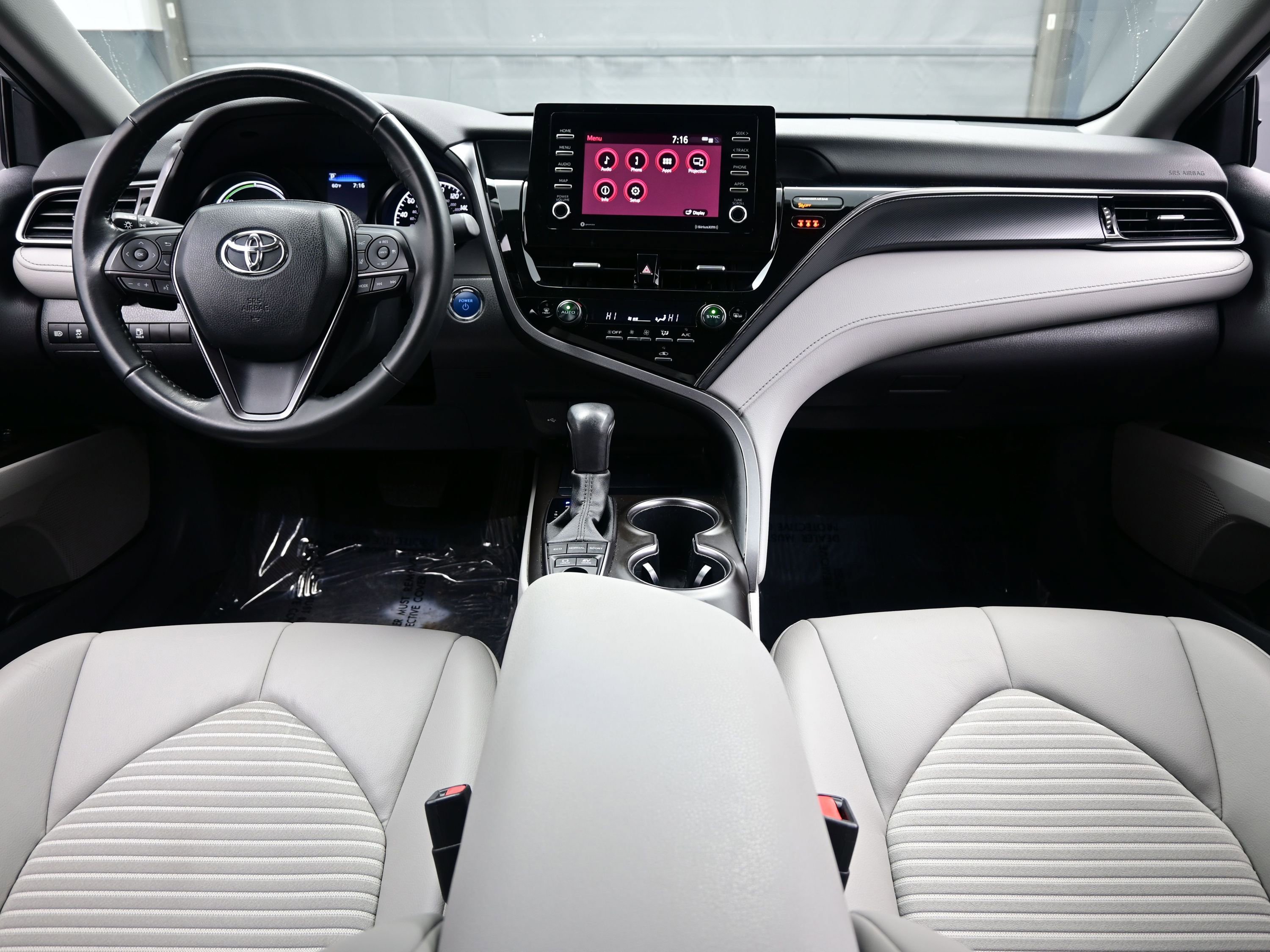Used 2023 Toyota Camry SE image 16