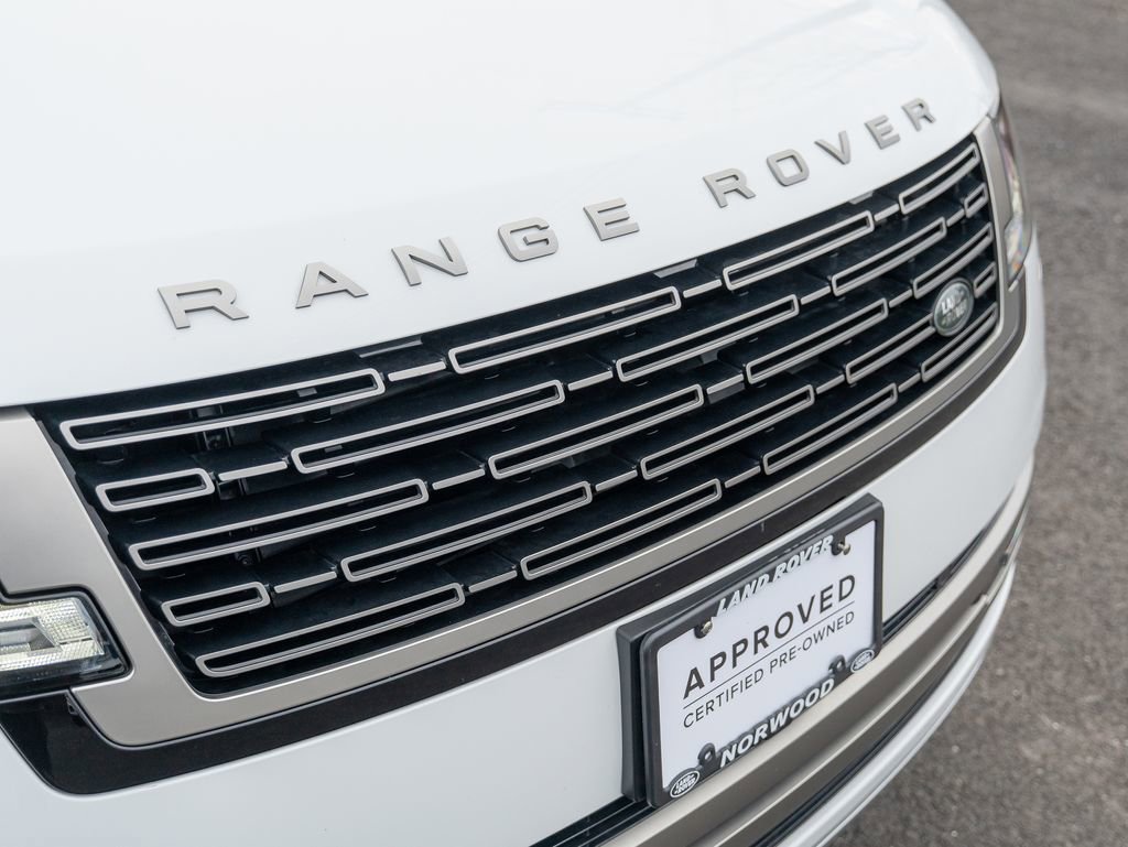 Certified 2025 Land Rover Range Rover SE image 16