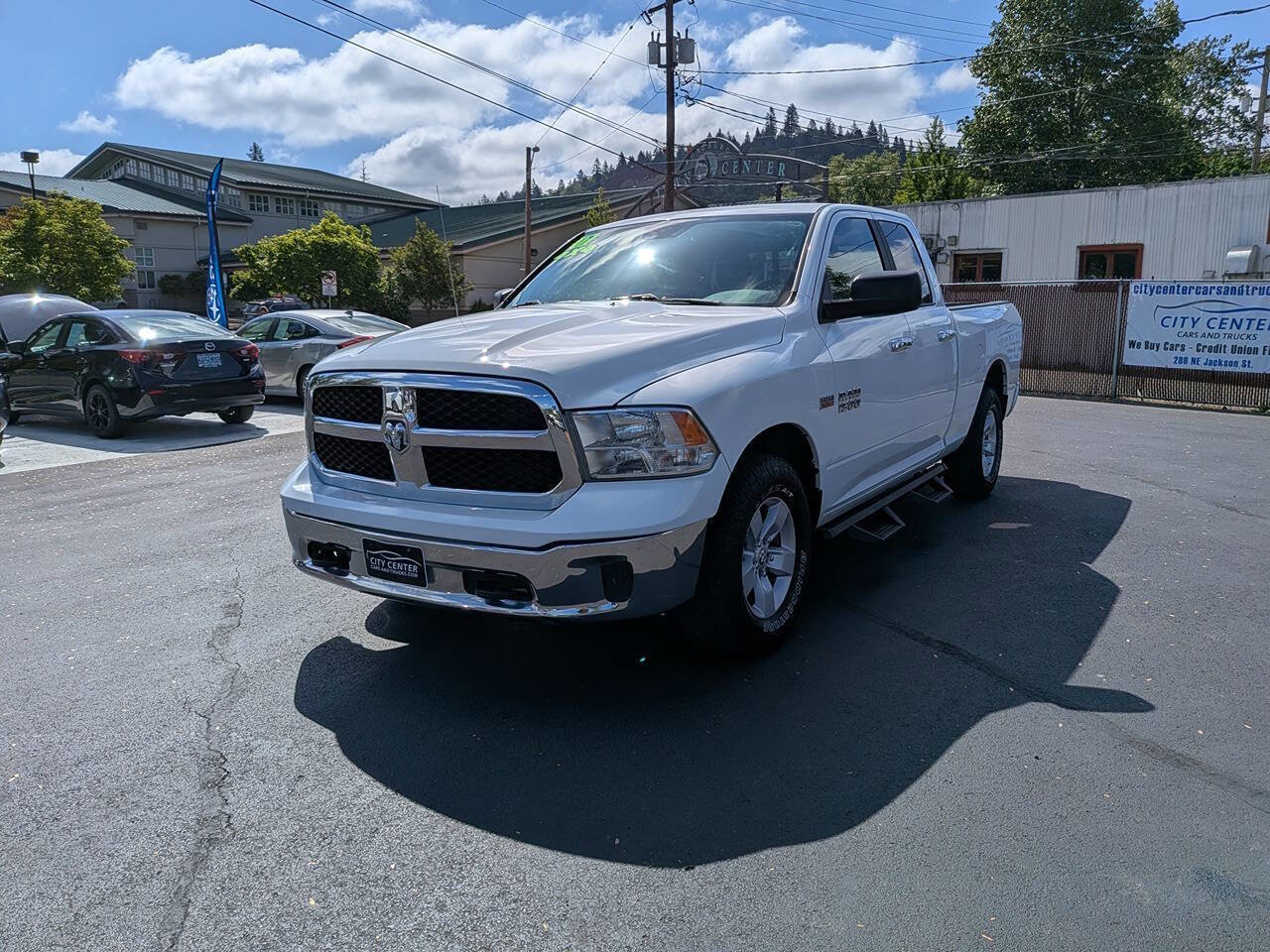 Used 2017 RAM 1500 Classic SLT AWD/4WD image 4