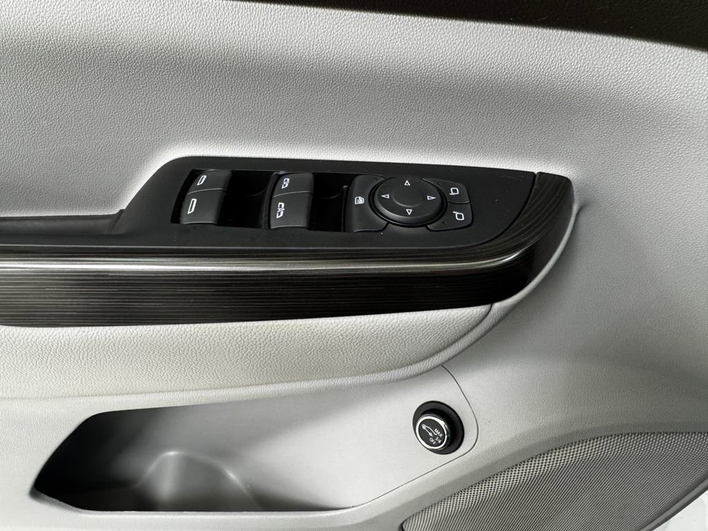 Used 2023 GMC Acadia SLT image 28