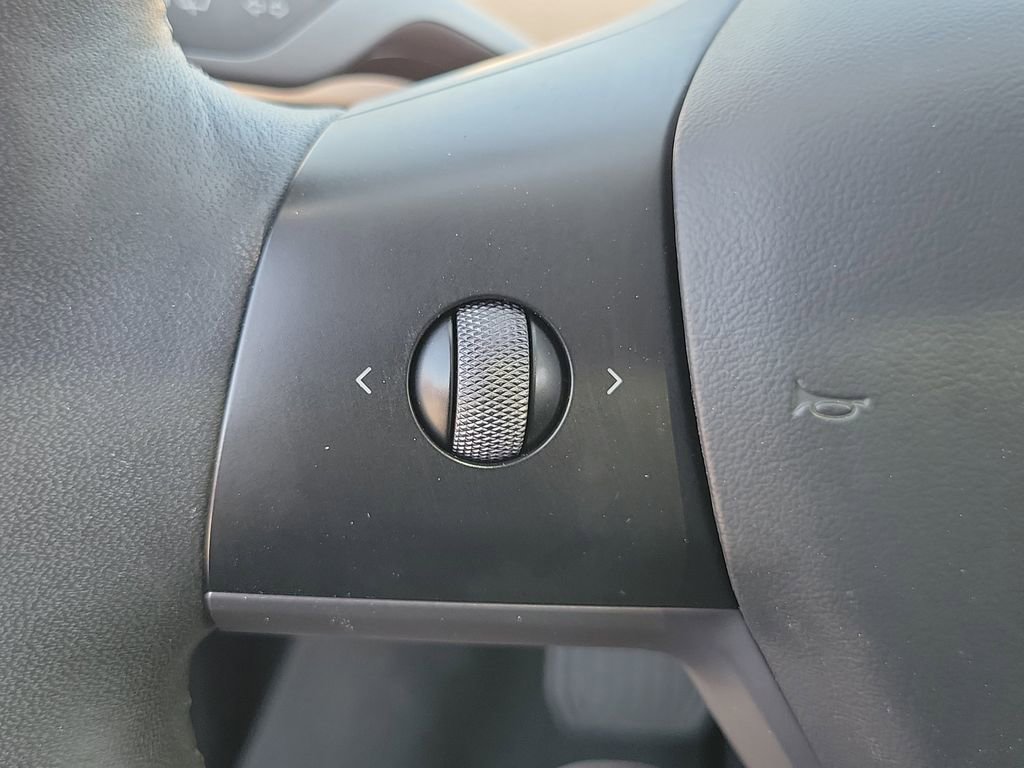 Used 2022 Tesla Model Y Long Range image 22