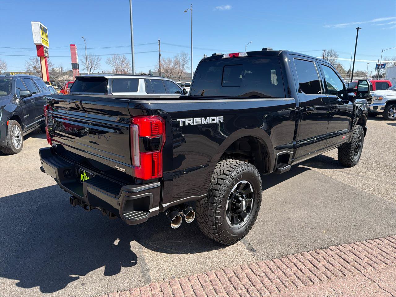 Used 2026 Ford F350 Platinum w/ Tremor Off-Road Package AWD/4WD image 3