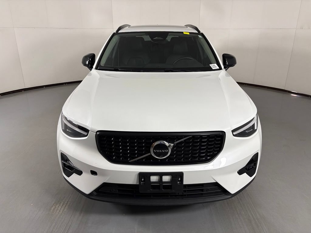 Used 2026 Volvo XC40 B5 Plus AWD/4WD image 3