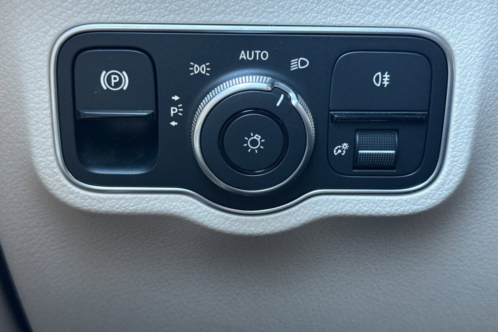 Used 2024 Mercedes-Benz EQB 250+ image 34