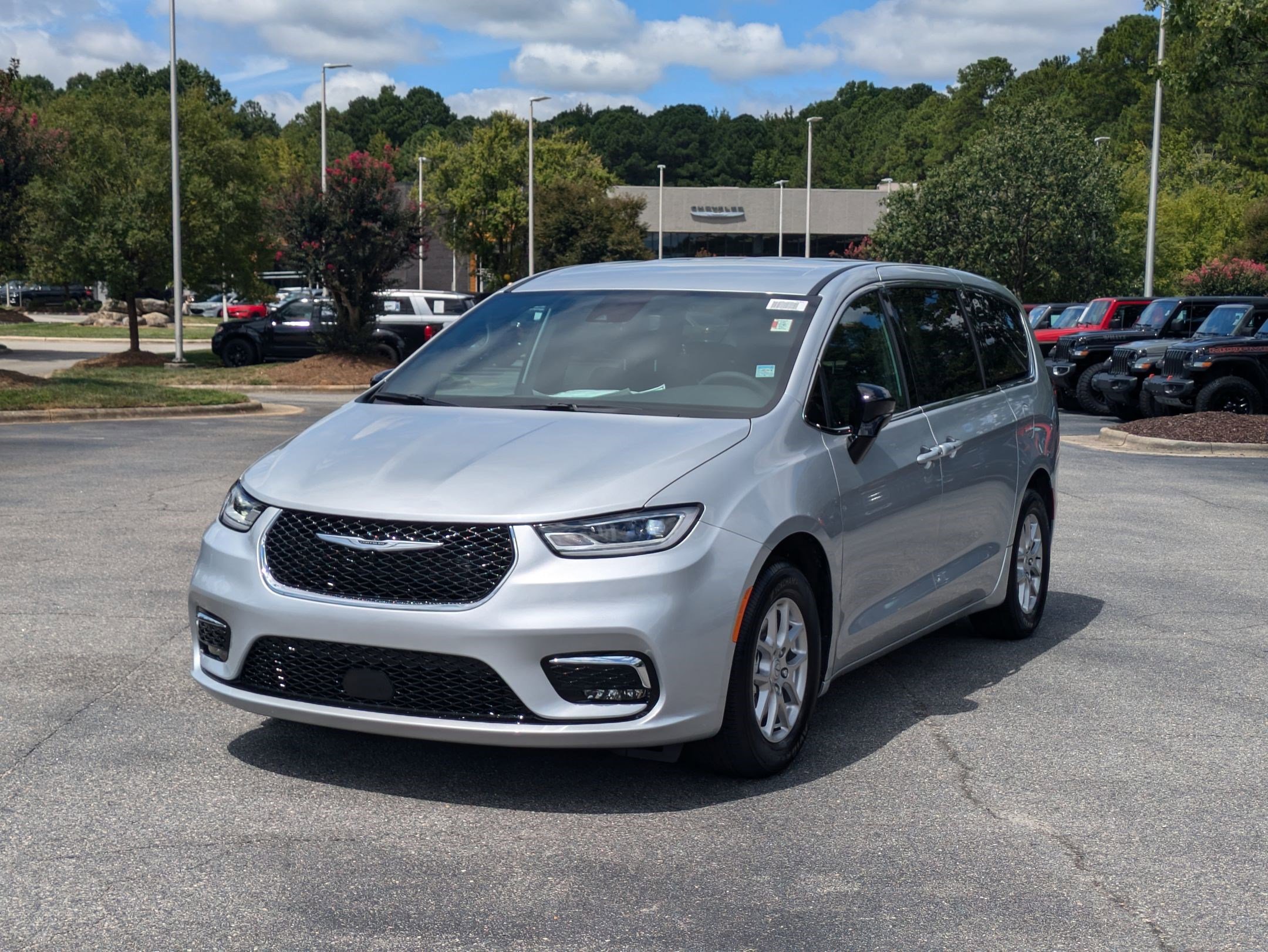 New 2026 Chrysler Pacifica Select