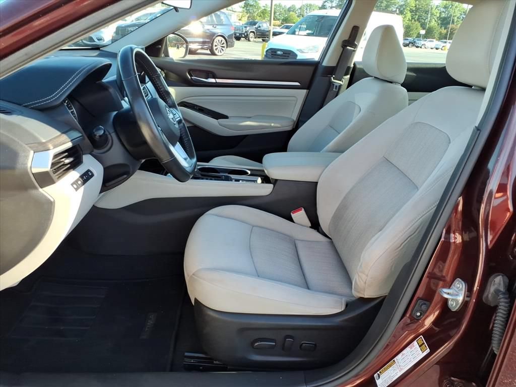 Used 2023 Nissan Altima 2.5 SV w/ SV Premium Package FWD image 3