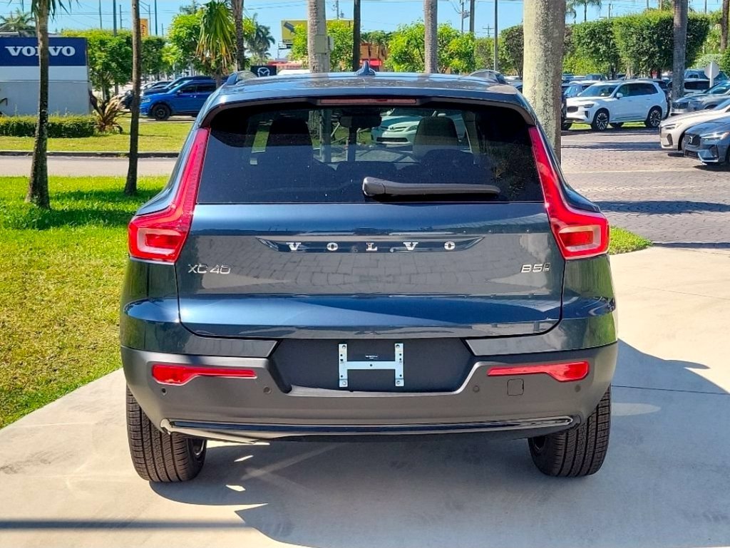 New 2026 Volvo XC40 B5 Plus w/ Protection Package Premier AWD/4WD image 4