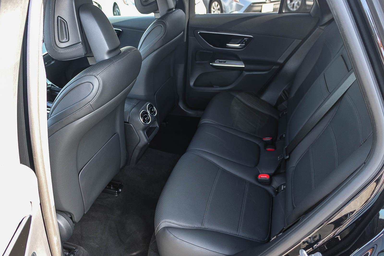Used 2025 Mercedes-Benz GLC 350e 4MATIC image 19