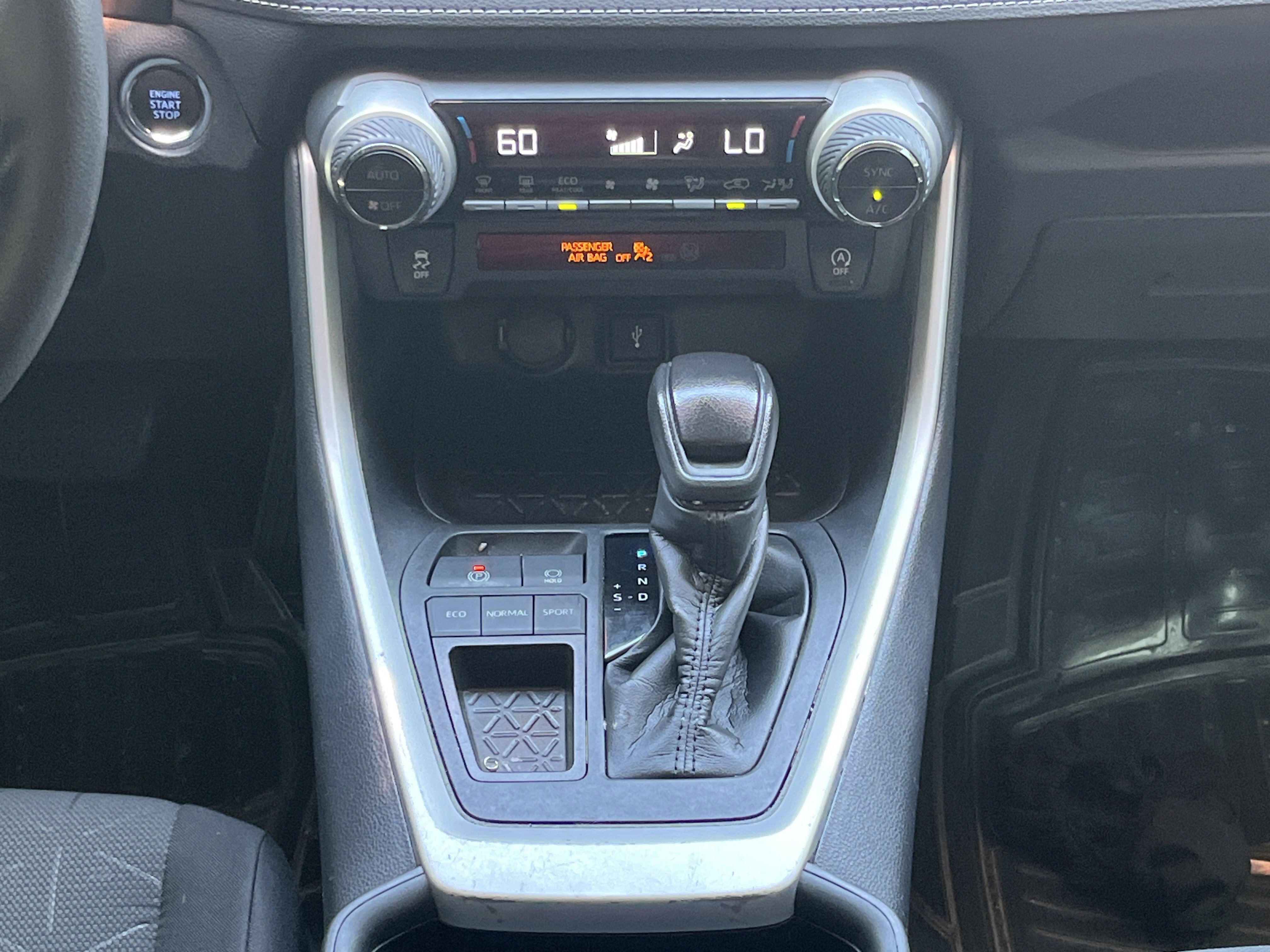 Used 2020 Toyota RAV4 XLE FWD image 6