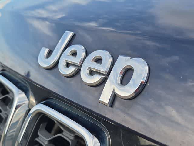 Used 2017 Jeep Grand Cherokee Limited AWD/4WD image 12