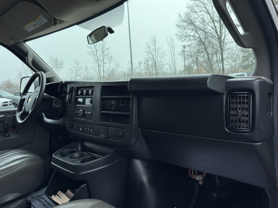 Used 2016 Chevrolet Express 2500 image 19