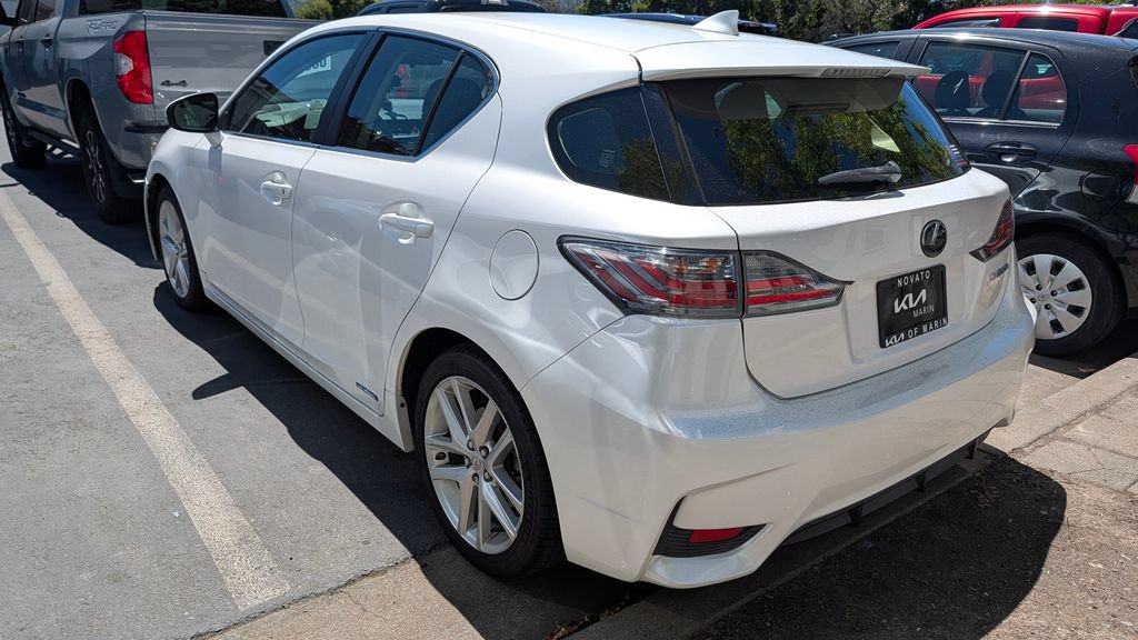 Used 2016 Lexus CT 200h w/ Accessory Package 2 FWD image 2