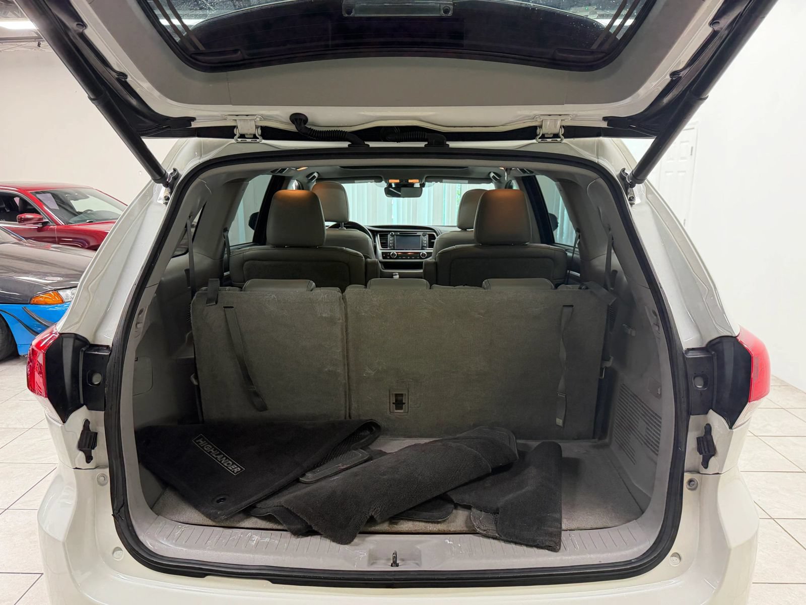 Used 2018 Toyota Highlander Limited Platinum AWD/4WD image 18