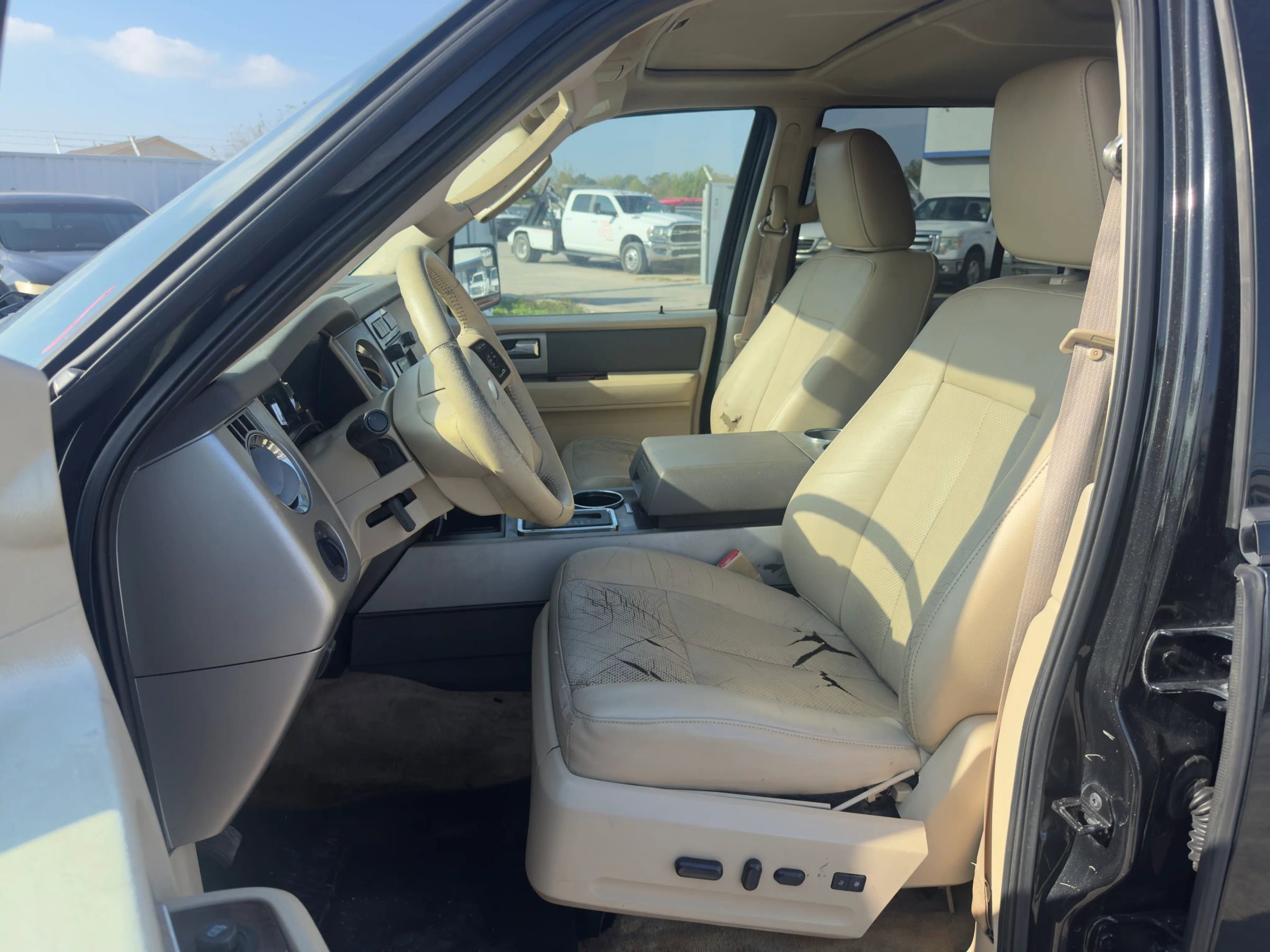 Used 2013 Ford Expedition XLT image 9