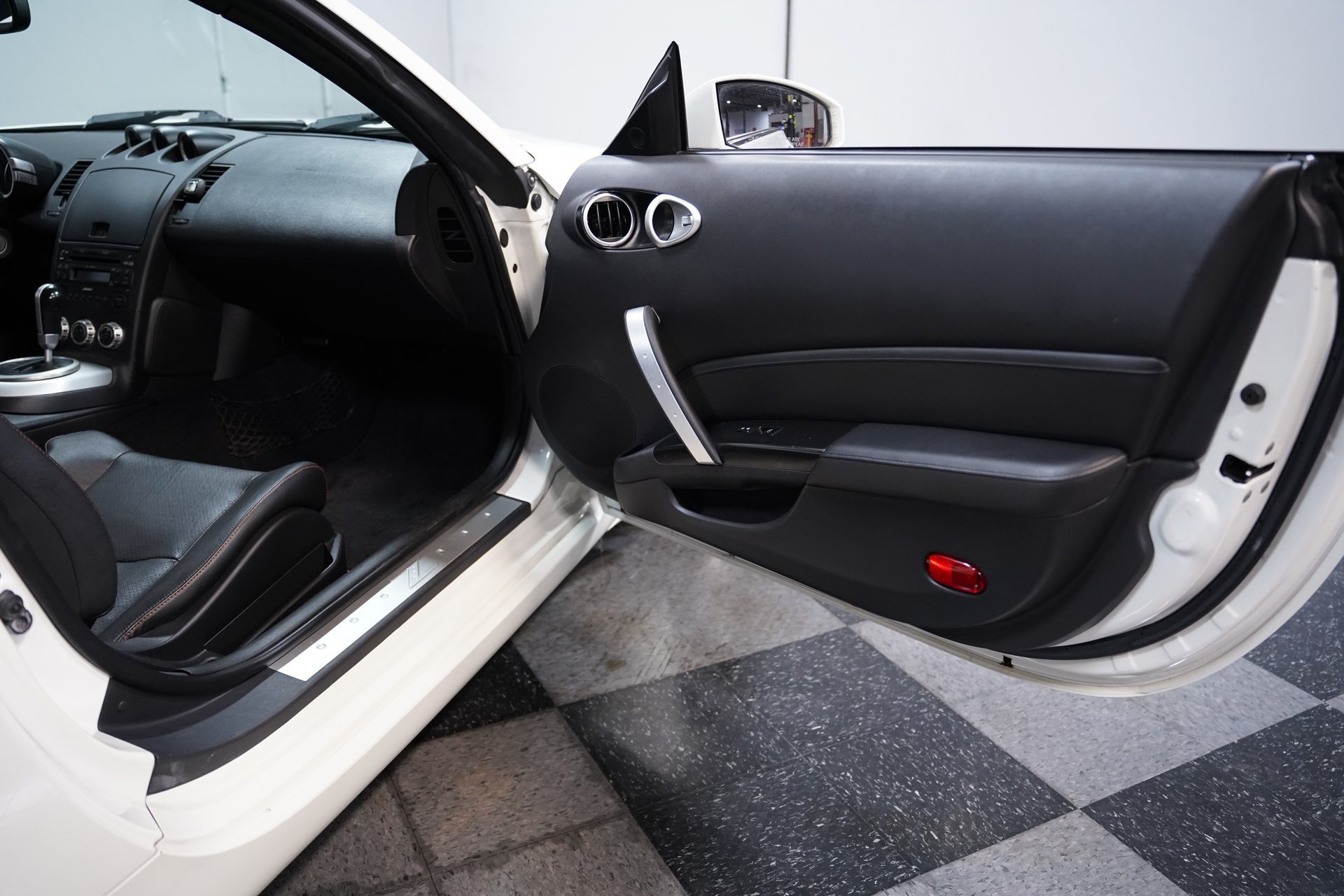 Used 2007 Nissan 350Z Touring RWD image 38