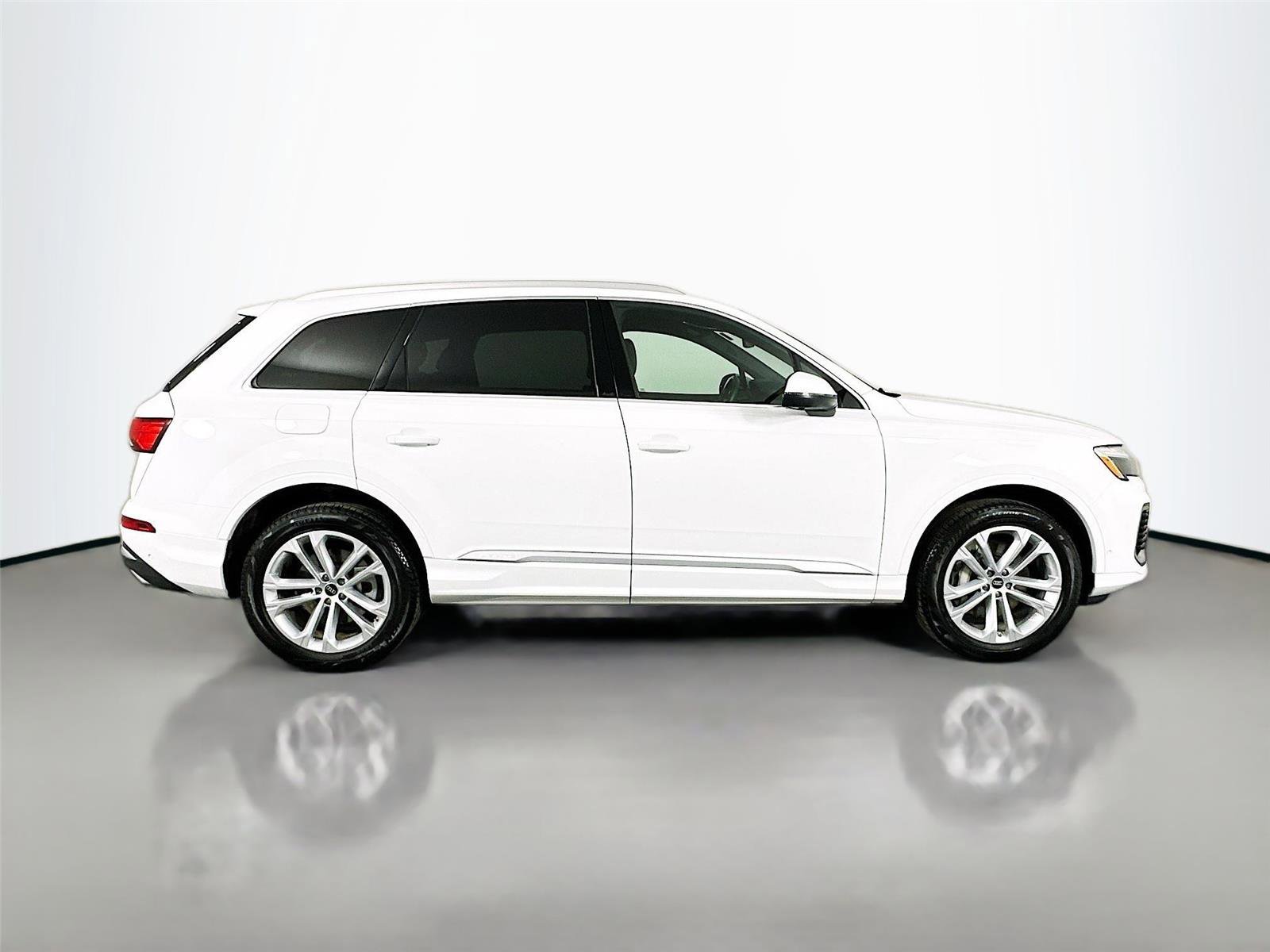 Used 2025 Audi Q7 3.0T Premium Plus image 18