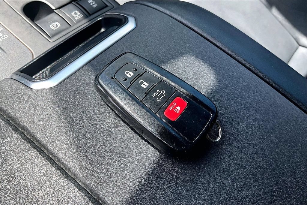 Used 2023 Toyota Highlander XLE FWD image 35