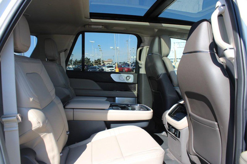 Certified 2023 Lincoln Navigator L Reserve image 12