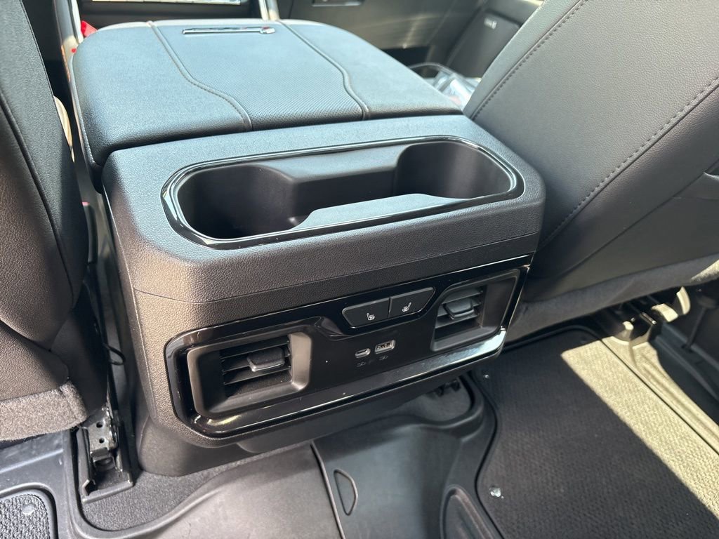 Used 2025 GMC Sierra 2500 AT4 image 37