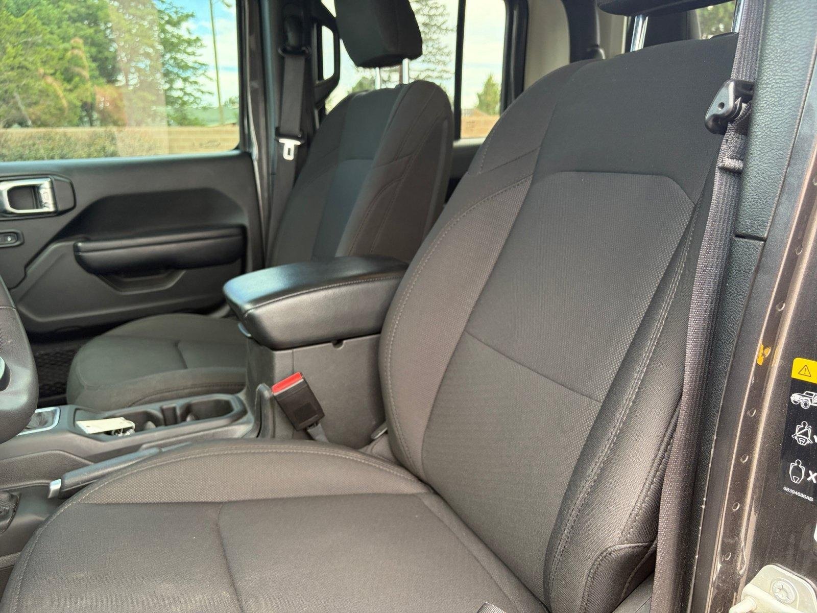 Used 2023 Jeep Gladiator Sport AWD/4WD image 16