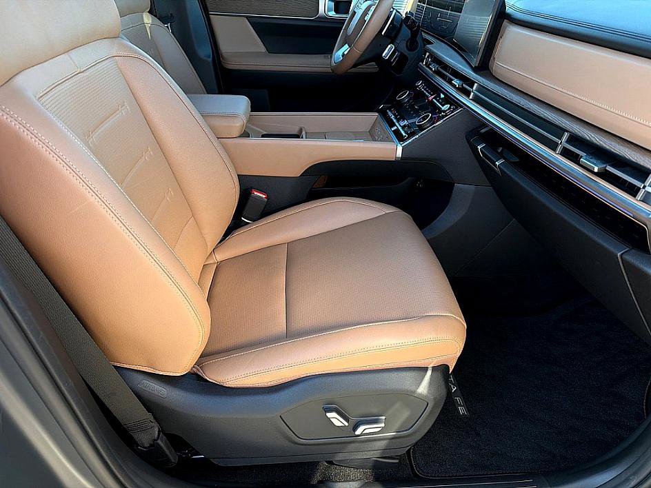 Used 2025 Hyundai Santa Fe Limited image 21