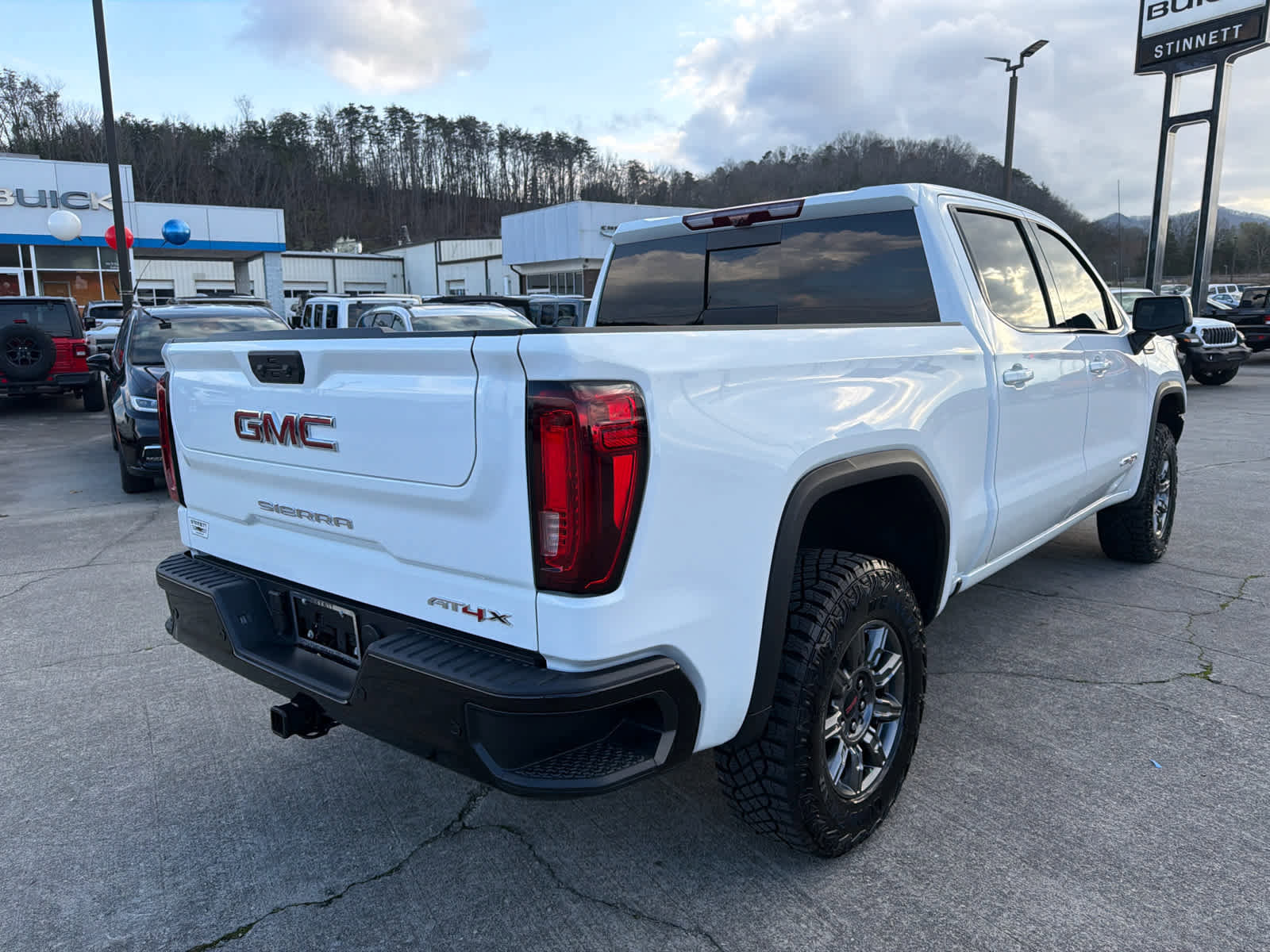 Used 2025 GMC Sierra 1500 AT4X image 9