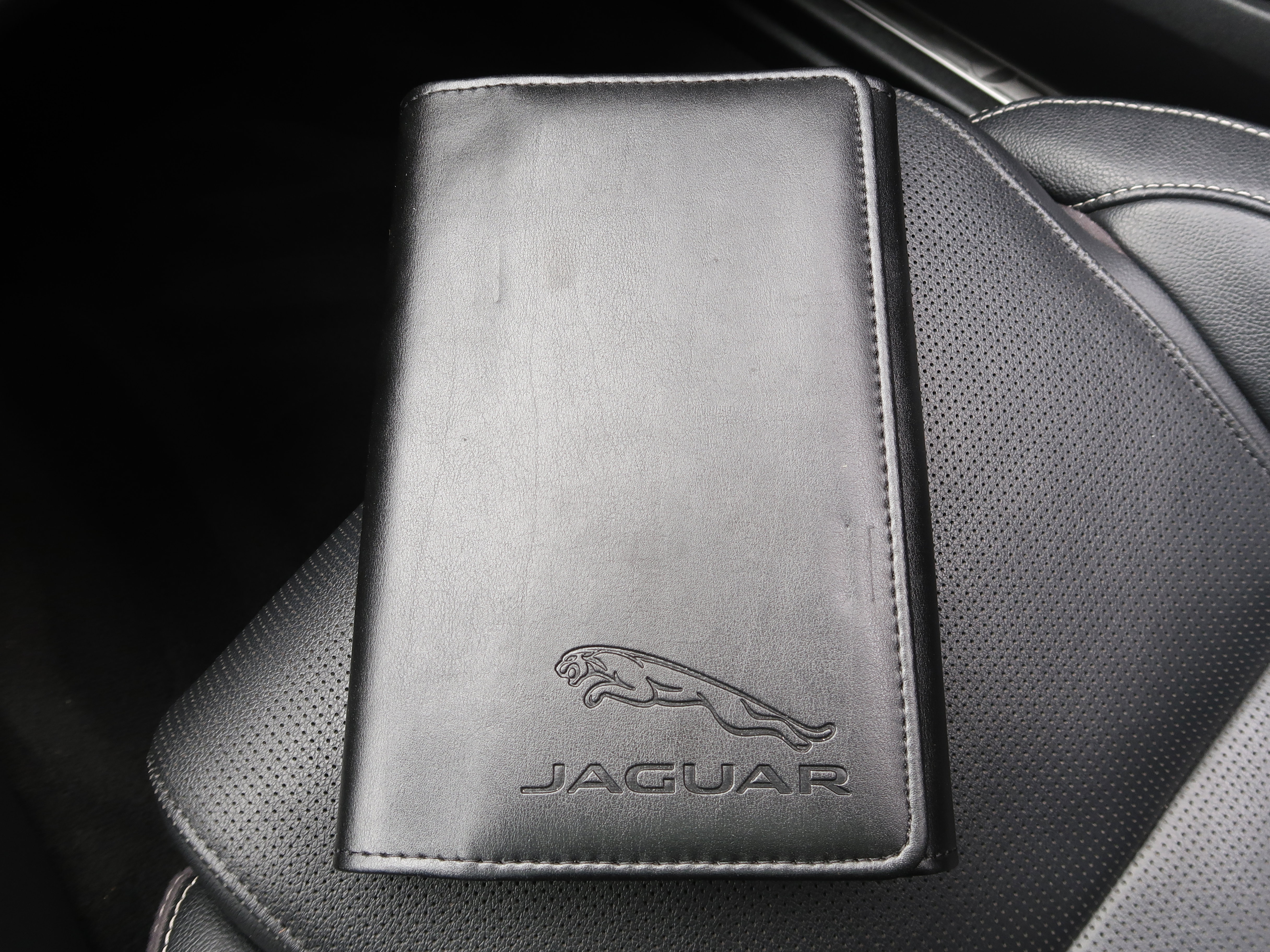 Used 2016 Jaguar XF S RWD image 32