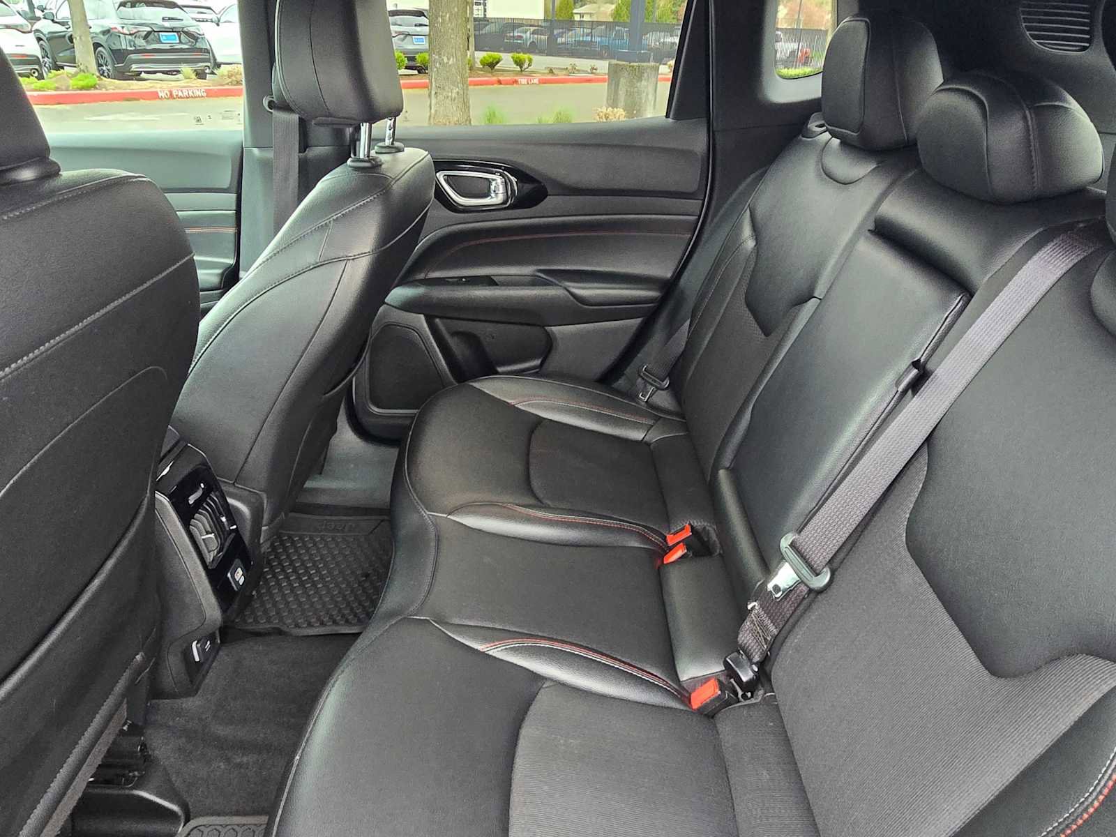 Used 2024 Jeep Compass Trailhawk image 16