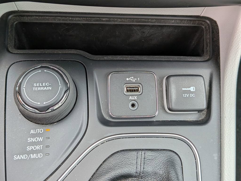 Used 2022 Jeep Cherokee Latitude Lux AWD/4WD image 30