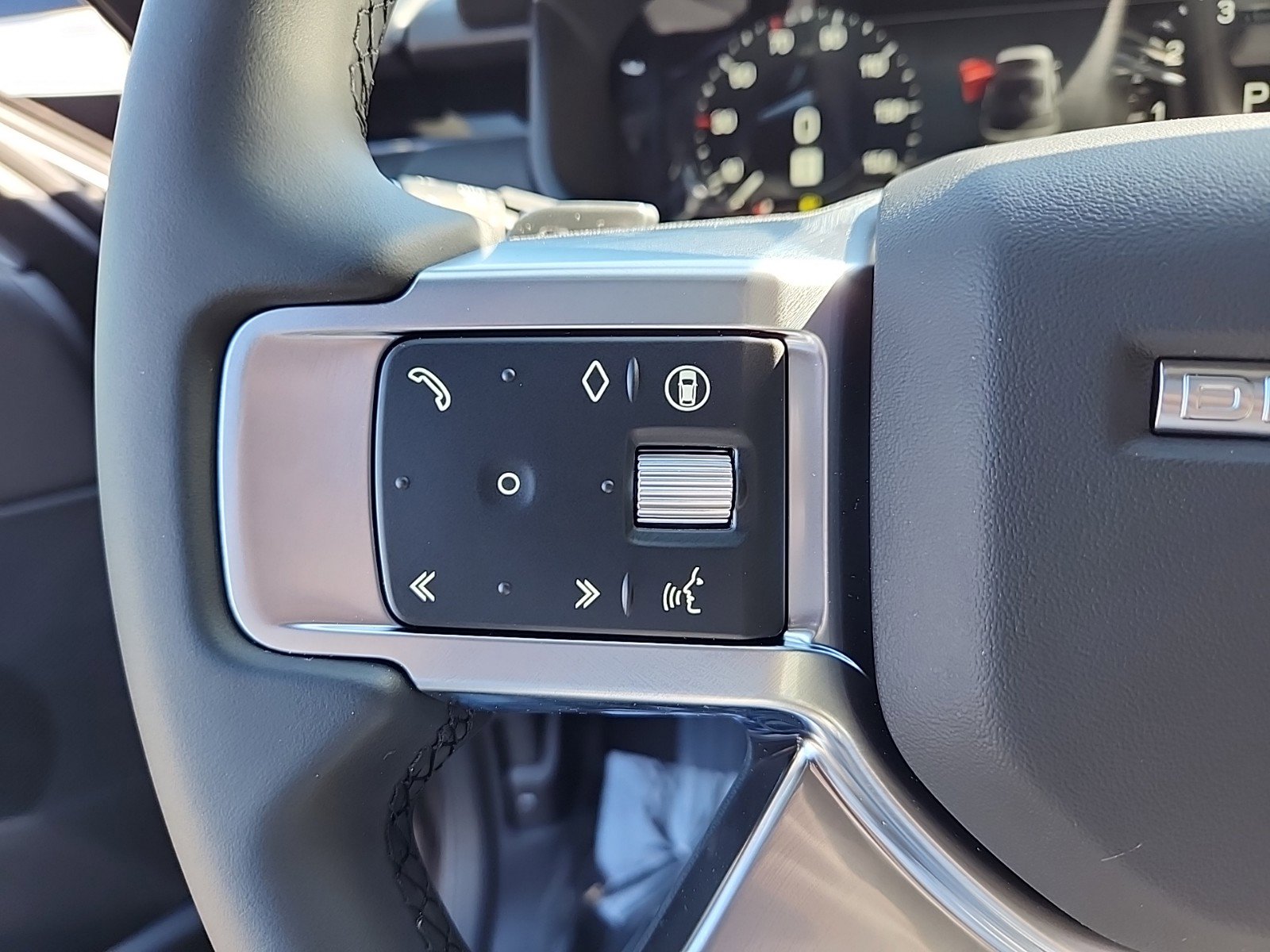 Certified 2025 Land Rover Discovery S image 19