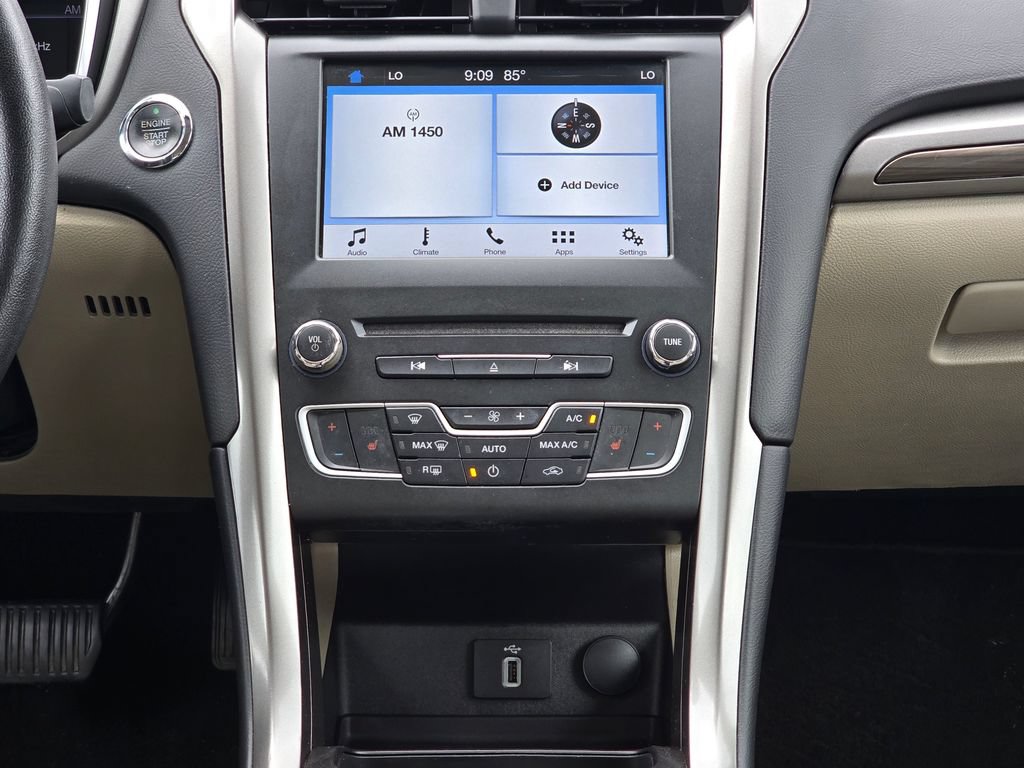 Used 2017 Ford Fusion SE w/ Fusion SE Technology Package FWD image 18