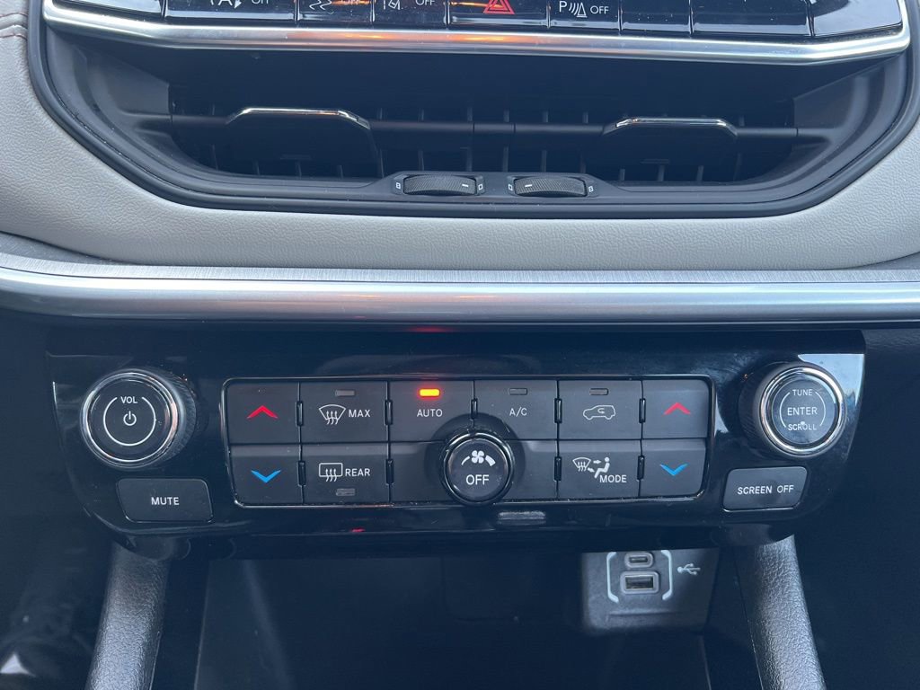 Used 2025 Jeep Compass Limited image 20