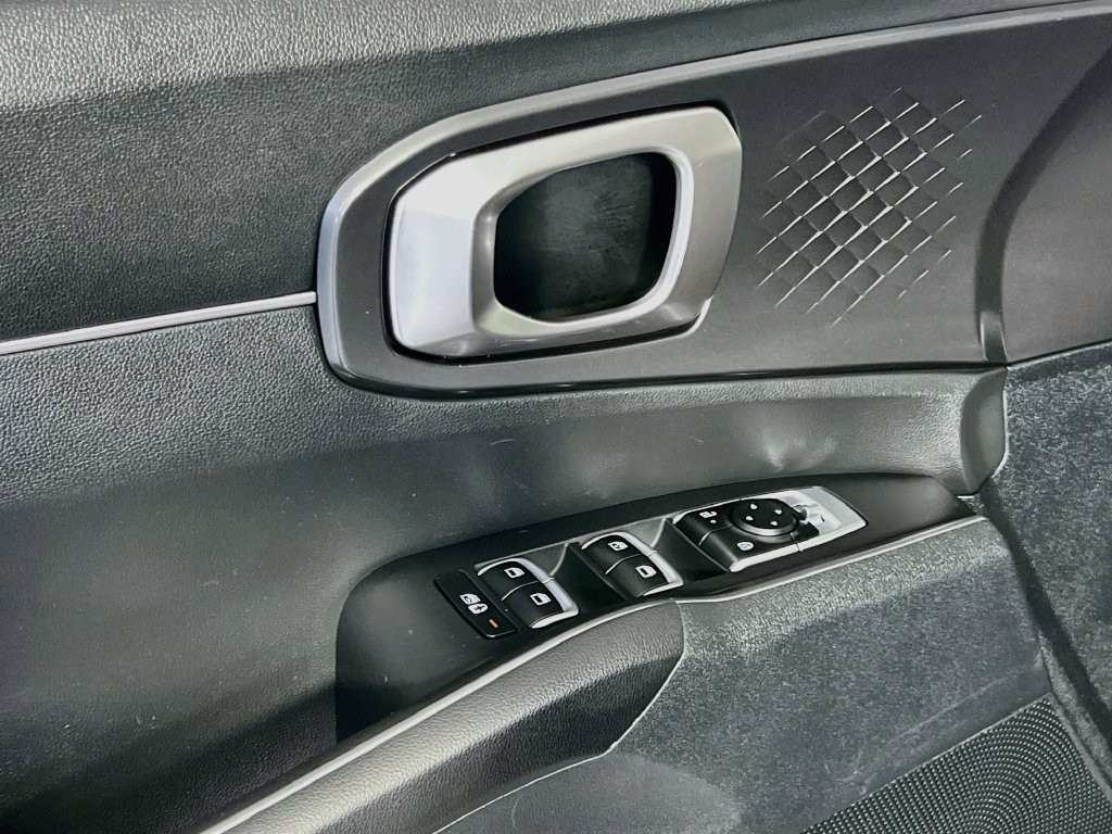 Certified 2025 Kia Sorento LX FWD image 18