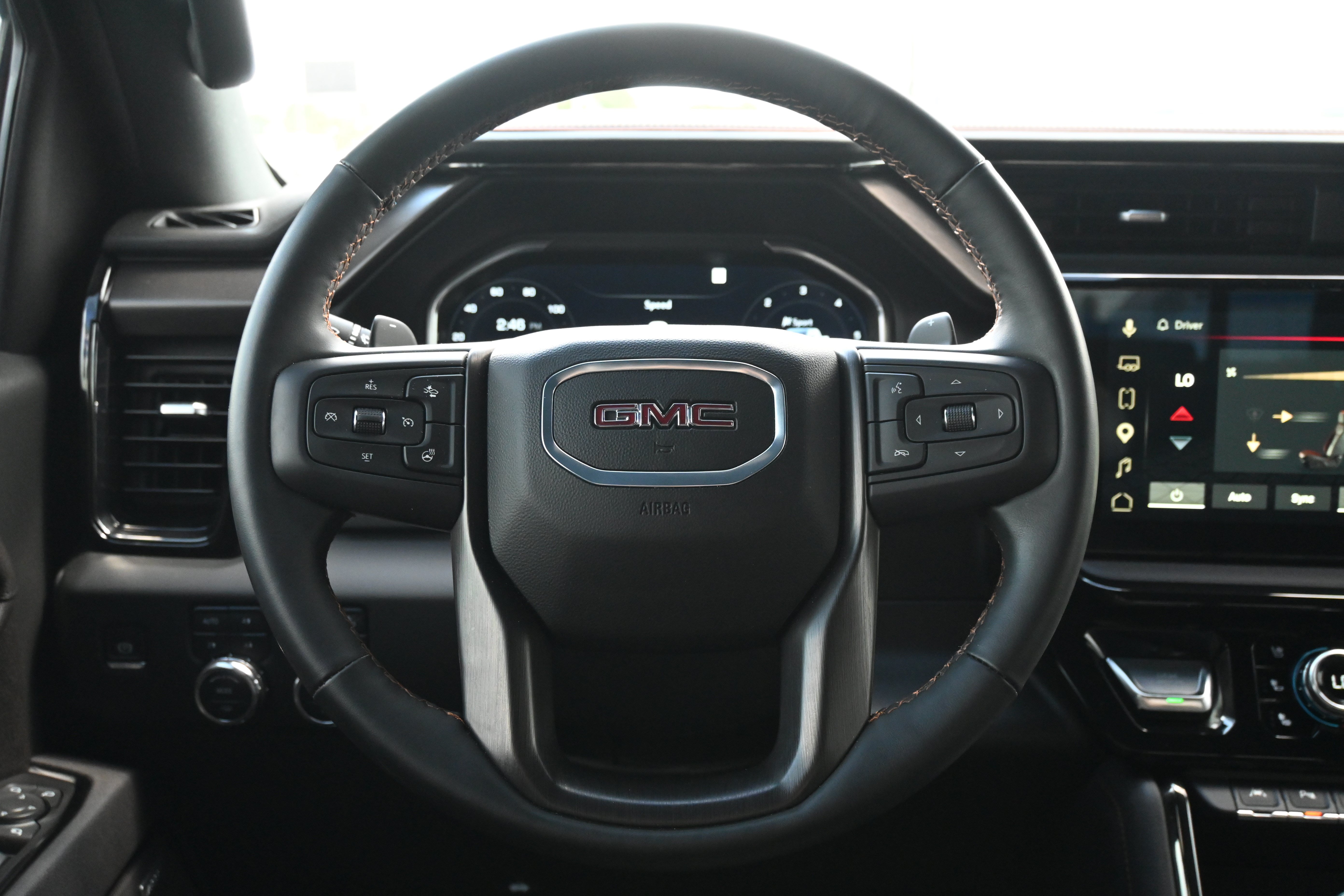 Used 2025 GMC Sierra 1500 AT4 w/ AT4 Premium Package AWD/4WD image 17